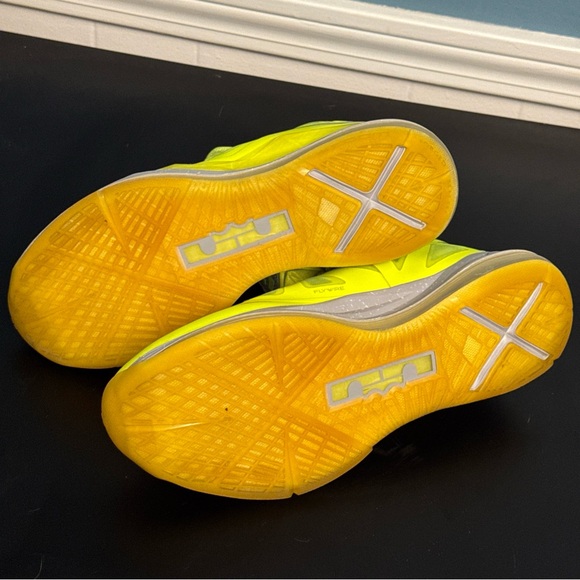 Nike Neon Yellow Sneakers with Orange Detail - Picture 8 of 8